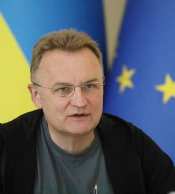 Застройка аэропорта во Львове: Садовый призвал власти вмешаться в ситуацию