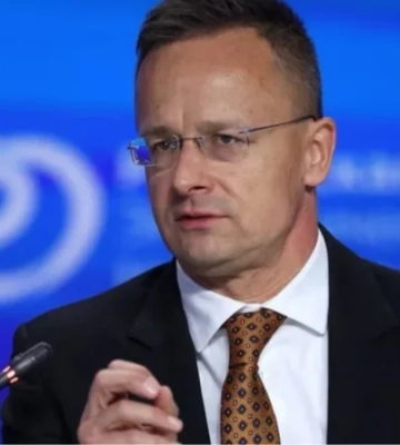 «Не був військовим і вже непридатний». Сійярто відповів, чи піде після перемоги Мадяра на війну за Україну, якою лякав Орбан