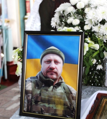 Довга дорога додому: майже через рік після загибелі на Волині поховали Героя Дмитра Демчука