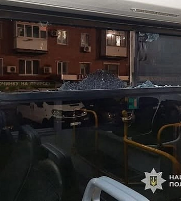 Стрілянина в автобусі: у Кривому Розі хлопець вистрілив 16-річній дівчині в око (ФОТО)