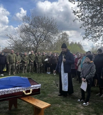 Довга дорога додому: майже через рік після загибелі на Волині поховали Героя Дмитра Демчука