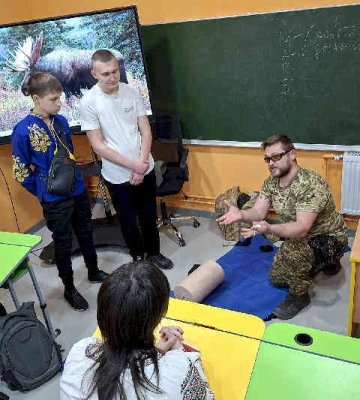 Слобожанські «Скіфи» провели тренінг з тактичної медицини для школярів