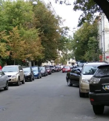 Паркування в Києві подорожчає: місто запускає місячні абонементи