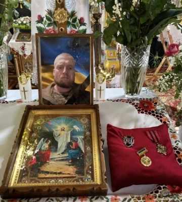 Остання дорога була встелена квітами: на Волині поховали воїна Миколу Гаця