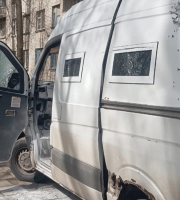 Росіяни атакували з дрона цивільне авто у Херсоні
