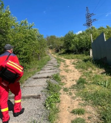 Порятунок біля озера: на Берегівщині медики та рятувальники евакуювали травмовану туристку