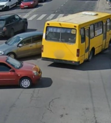 Стало зле прямо за кермом: у Рівному помер водій маршрутки