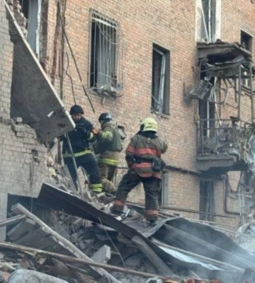 В Днепре из-под завалов дома достали тела двух погибших