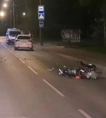 На одній із вулиць Луцька скаржаться на підступну яму (ФОТО)