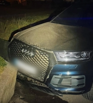 У Луцьку п'яний водій втікав від патрульних і врізався в бордюр 