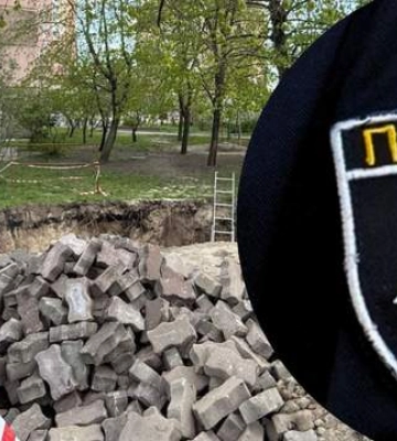 В Киеве девушка упала в яму с водой: после появления видео за дело взялась полиция