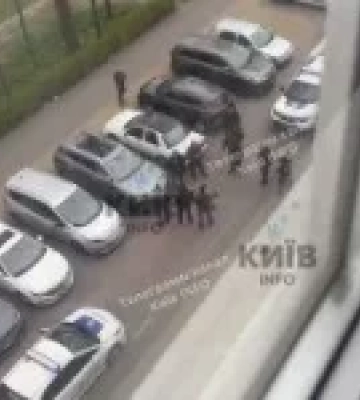 Поліція затримала чоловіка в тактичному одязі у Бучі