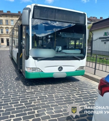 У Львові 78-річна жінка отримала травми під час руху автобуса: поліція відкрила справу