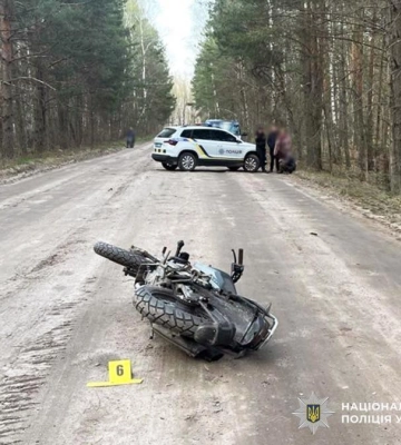 На Житомирщині внаслідок ДТП розбився на смерть молодий водій мотоциклу, - поліція