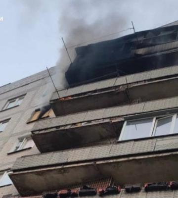 Російський FPV-дрон влучив у дев’ятиповерхівку у Дружківці на Донеччині