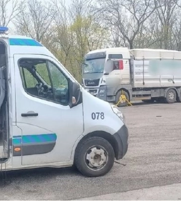 На Кіровоградщині зупинили перевантажену фуру 