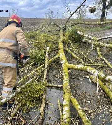 Україну накрила негода: двоє людей загинули, двоє поранені