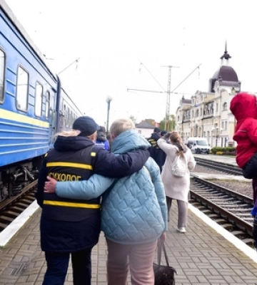 Тікаючи від війни: у Луцьку зустріли потяг з українцями із Харківщини 