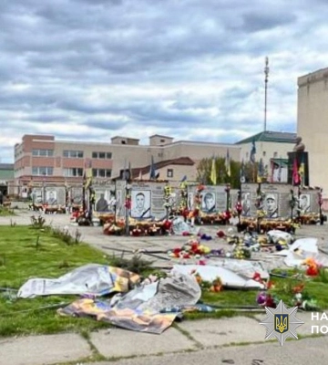ДТП у Балті: легковик пошкодив стенди на Алеї Слави та кілька автомобілів, - поліція Одещини. ФОТО