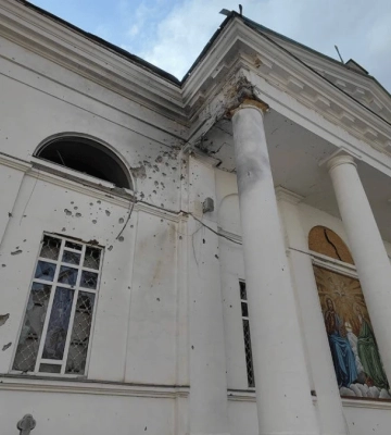 Росіяни атакували Свято-Духівський кафедральний собор у Херсоні 