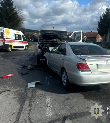 На Львівщині внаслідок зіткнення двох автомобілів четверо людей потрапили до лікарні