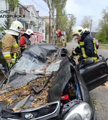 У Запоріжжі через негоду пошкоджено покрівлю культурного закладу під час концерту