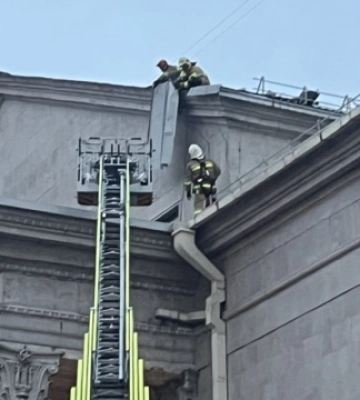 У Запоріжжі буревій зірвав конструкції даху з будівлі філармонії