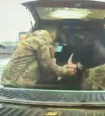 "Хотів продати кулемети та патрони". На Донеччині викрили військового на спробі продажу зброї — ДБР