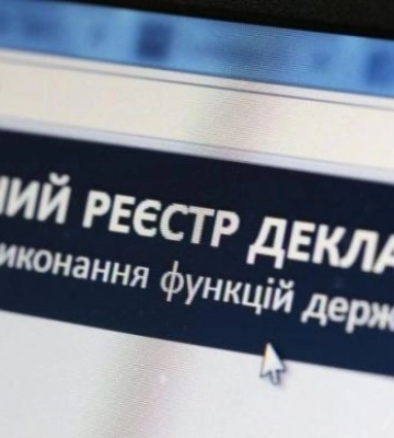 Секретарку суду на Черкащині підозрюють у тому, що вона «забула» задекларувати 4 квартири та власну зарплату