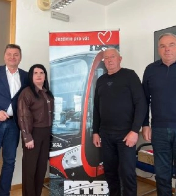 Автобуси, гуманітарка і нові партнерства: Закарпаття розширює співпрацю з Чехією