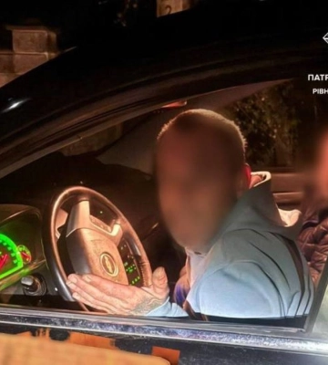 На Рівненщині зупинили водія з ознаками сп’яніння та ймовірно підробленим посвідченням
