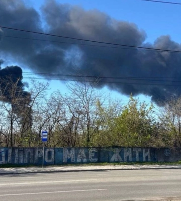 У Дніпрі пролунав вибух: мешканців закликають залишатися в укриттях