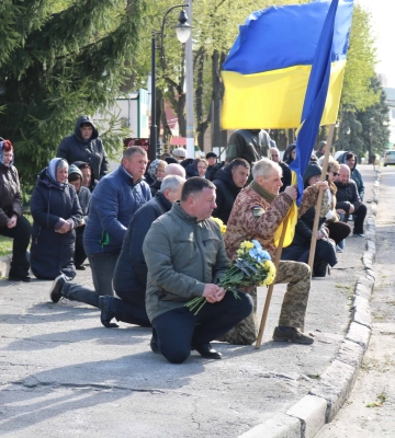 На вічний спочинок у Рівному провели Захисника Андрія Головченка