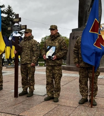 Рівне попрощалося з вчителем-воїном із Луганщини – Андрієм Головченком (ВІДЕО)