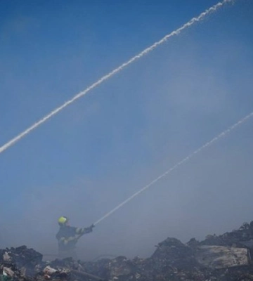 Рятувальники гасять пожежу на сміттєзвалищі поблизу Ужгорода