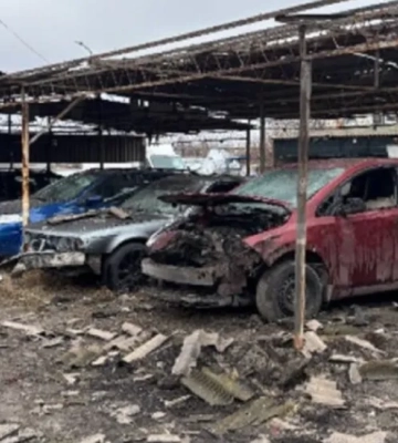 Армія рф атакували Суми безпілотником: пошкоджені вантажівки та автобуси