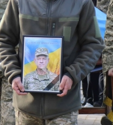 Без батька та чоловіка залишилася родина: на Волині попрощалися з воїном Іваном Гутвертом 