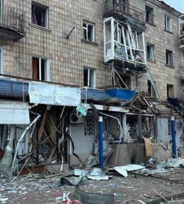 В Конотопе звучат взрывы: повреждены дома, больница, транспорт остановлен