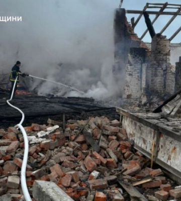 Російські дрони атакували ферми на Чернігівщині, горіли склади із зерном