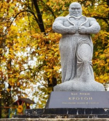 Снідав 40 яйцями та перемагав биків голіруч: Неймовірна історія закарпатського Кротона, якого визнав світ