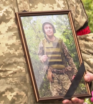 Мама довгий час чекала звістку від безвісти зниклого сина: у Луцькому районі попрощалися з Героєм Олексієм Воробеєм
