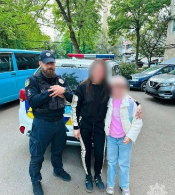 Зникла після школи — знайшли та повернули: в Ужгороді патрульні розшукали дитину
