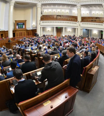 Рада прервала заседание из-за воздушной тревоги в Киеве