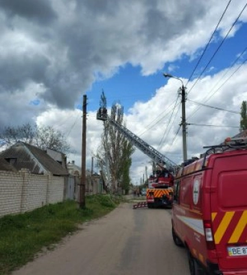 У Миколаєві триває ліквідація наслідків негоди