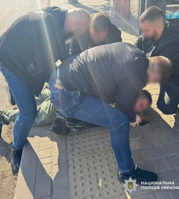 В Киеве полиция задержала "генерала", который требовал $15 тыс. у военнослужащего за снятие с учета