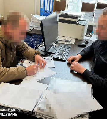 Втручалися в «Оберіг» і «знімали» з мобілізації. ДБР викрило посадовців ТЦК