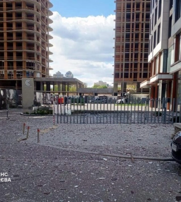 В Киеве устраняют последствия атаки беспилотников