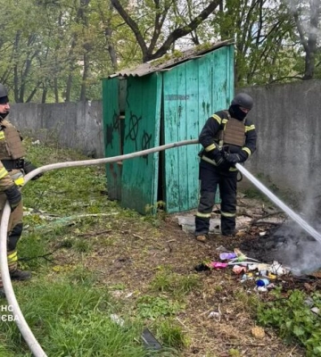 "Шахеды" атакуют Киев: обломки упали на кладбище и крышу недостройки, есть пострадавшие