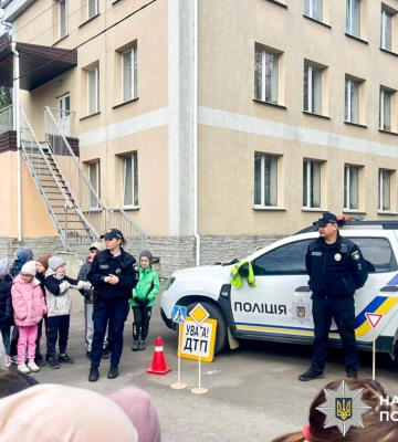 Урок безпеки для наймолодших: поліцейські Рівненщини навчали дітей правил дорожнього руху