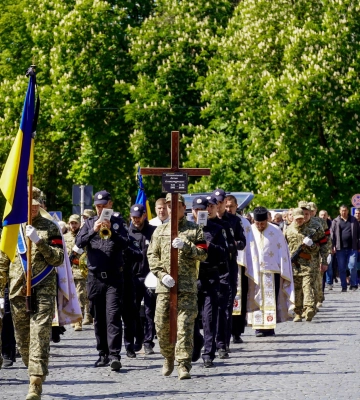 В Ужгороді попрощалися із 40-річним полеглим солдатом Артуром Каташинським